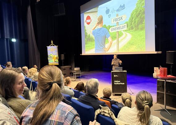 Kaveh Rashidi holder foredraget "senk skuldrene" 
