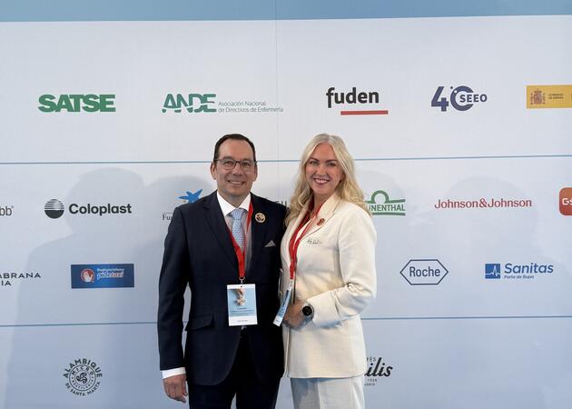 Lill Sverresdatter Larsen fra Dr. Jose Luis Cobos, president i International Council of Nurses (ICN), 
