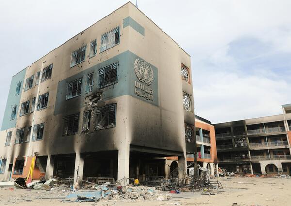 Bildet viser et bombet FN-sykehus i Gaza i Palestina.