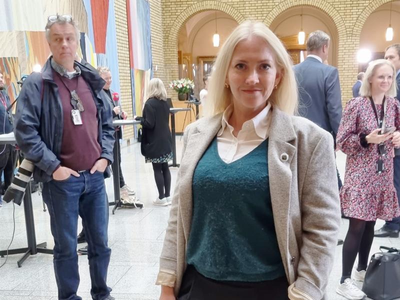 Lill Sverresdatter Larsen i Vandrehallen på Stortinget
