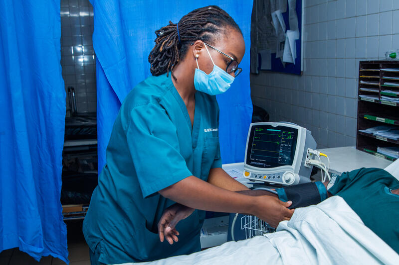 Jeannette Niwemkunda, sykepleier ved the University Teaching Hospital of Kigali, Rwanda. Photo: Cyril Ndegeya