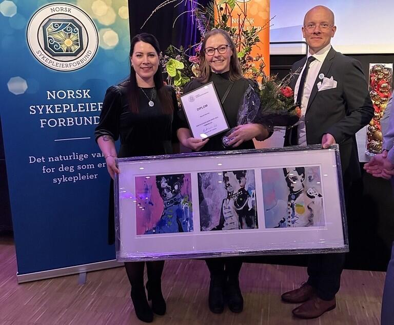 Vinnet av årets sykepleierleder 2025