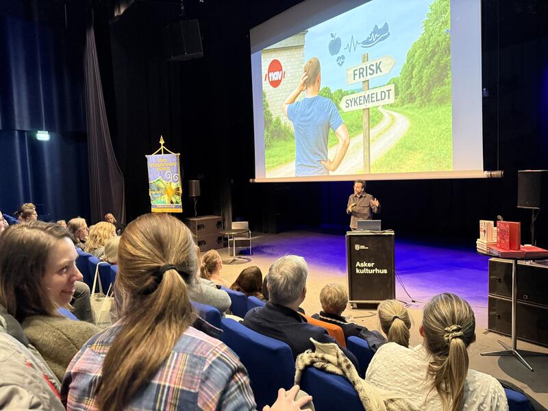 Kaveh Rashidi holder foredraget "senk skuldrene" 