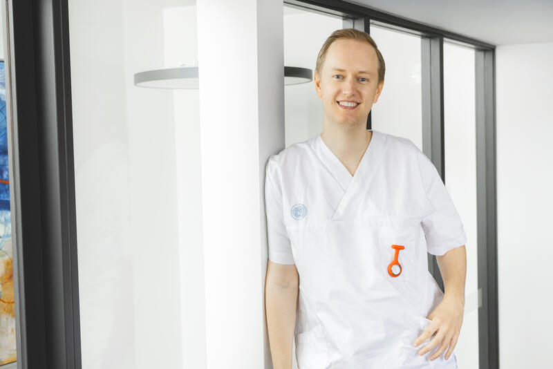 en mannlig sykepleier