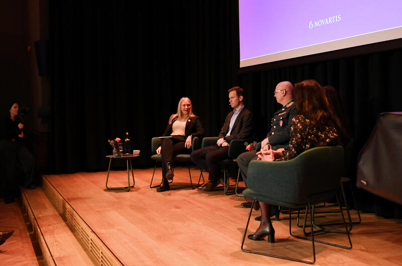 Lill Sverresdatter Larsen, Trygve Ottersen, Petter Iversen. Cathrine Lofthus er skjult og Veronika Barrabés sitter med ryggen til.