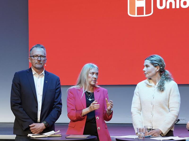 Geir Røsvoll (Utdanningsforbundet), Linn Sverresdatter Larsen (NSF) og forbundssekretær Kari Anne Kristiansen i Politiets Fellesforbund.