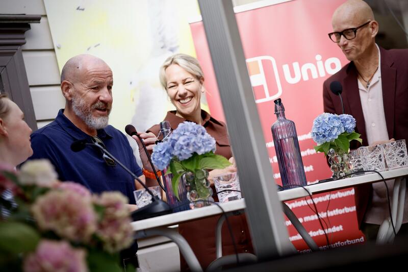 Fra venstre: Tom Staahle fra FRP, Inger Brokka de Ruiter fra SV og ordstyrer Erik Aasheim