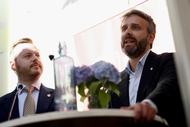  Kristian August Eilertsen, stortingsrepresentant (FrP) og med helse- og omsorgsminister Jan Christian Vestre (AP)